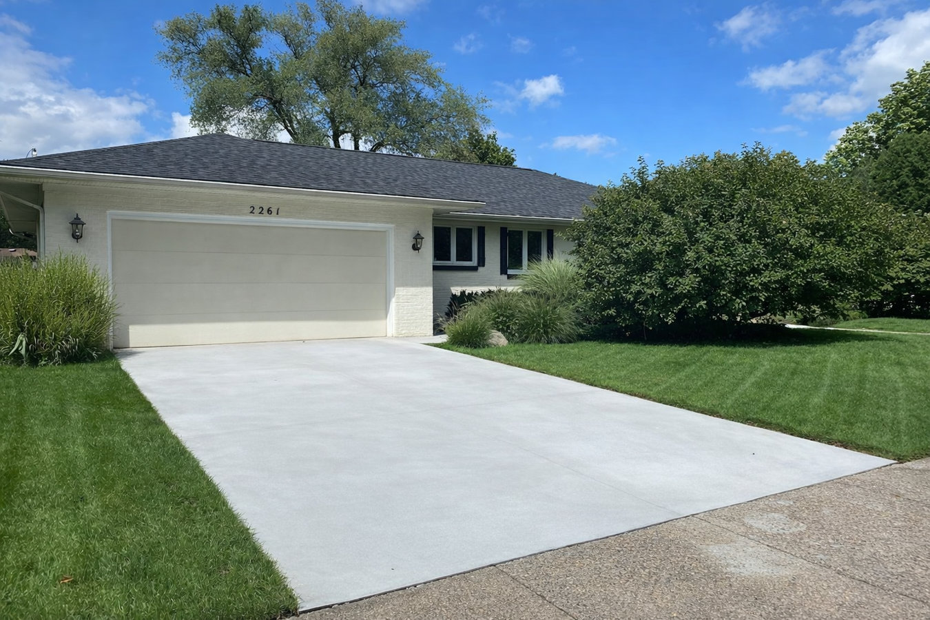 Concrete driveway building in Downey, CA